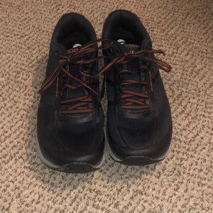Topo athletic phantom shoes
